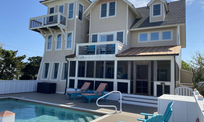 Ocracoke Casa | Éste de una mascota amigable casa tipo ofrece soporte para canal frontal y una piscina privada.