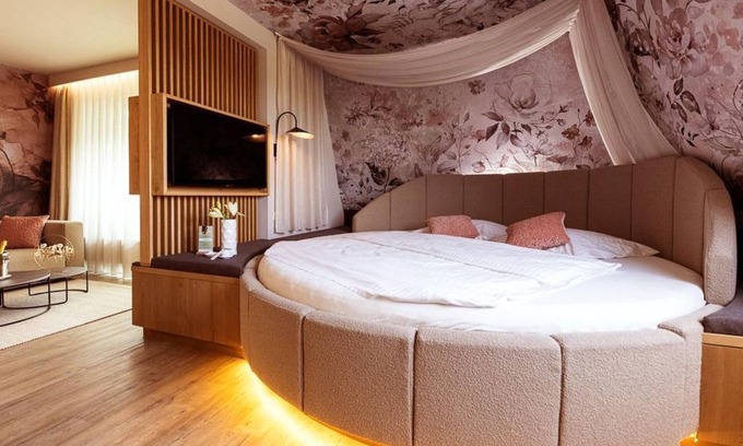 Loipersdorf bei Fuerstenfeld Casa | Rosensuite - ab 2 Nächte Inkl. Therme - Thermenhotel Vier Jahreszeiten