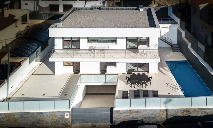 Roses Town Center Villa | ROSAS Centro . 300 Mtr de la playa y del centro. Magnífica villa con piscina