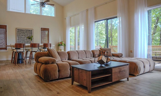 Winston - Salem Casa | Rosewood Loft I Entire Building