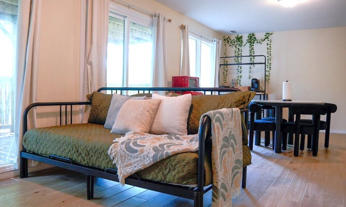 Winston - Salem Casa | Rosewood Loft I Lower Suite