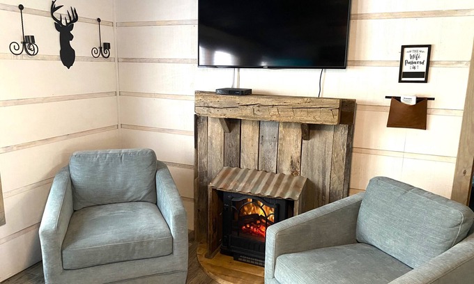 Williamson Casa | Rosie's Roadhouse at Billy Goat Mountain Village