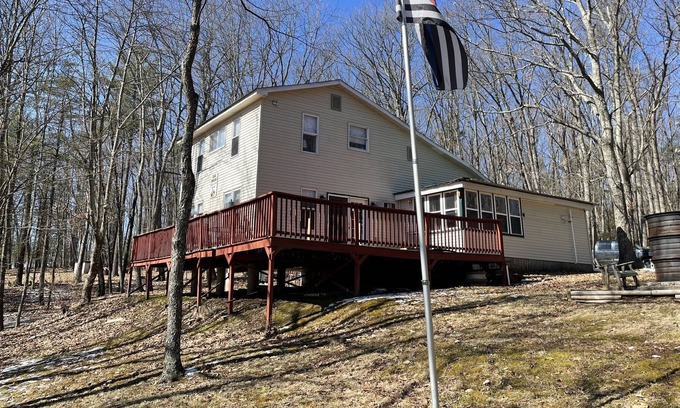 Weikert Cabina | Rough Cut Lodge - The Doghouse (Union County, PA)