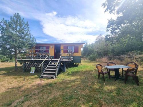 Ambierle Casa | Roulotte chaleureuse pour 4 pers., paisible, avec étang, animaux, proche de Roanne - FR-1-496-308