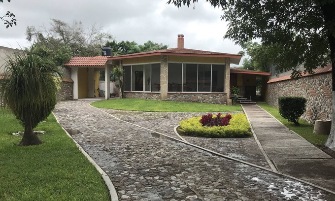 Ciudad Fernandez Casa | Casa redonda a 15 minutos de la media luna