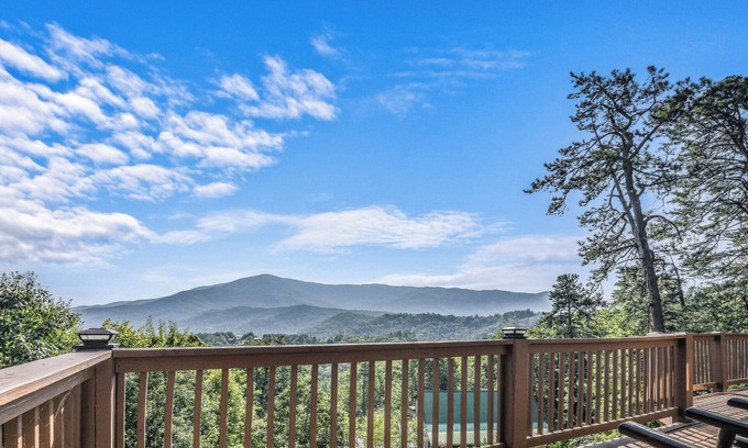 Wears Valley Cabina | Roundtop Mtn Ridge: Free Attraction Tickets, Jetted Bathtub, Pool Table & Mountain Views