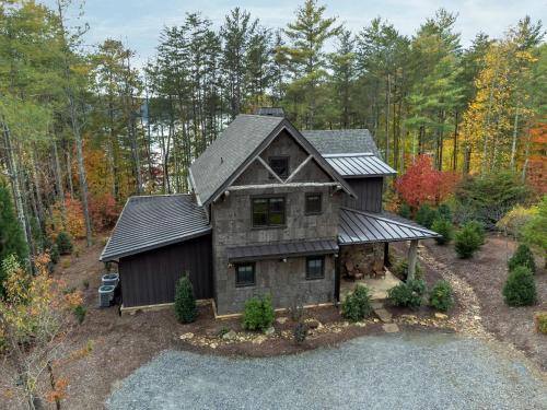 Nebo Casa | Row House Lakefront Luxury, Gas Grill, Fire Pit & Private Dock on Lake!