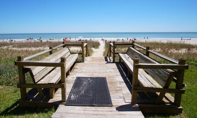 Myrtle Beach Condominio | Roxanne Towers by Elliott Beach Rentals