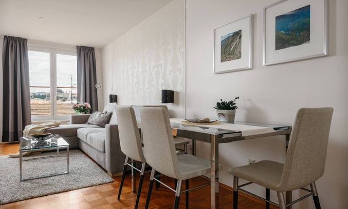 Stare Mesto Apartamento | ROY 2 bdr Apartment with Prague Castle View, Parking & A/C