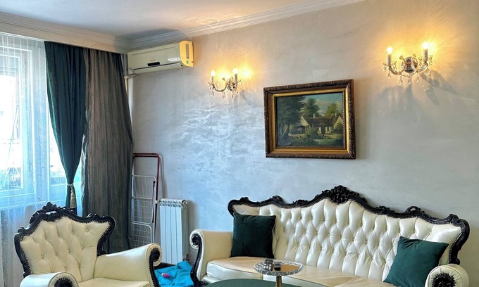 Vracar Apartamento | Royal Baroque apartment with amazing VIEW