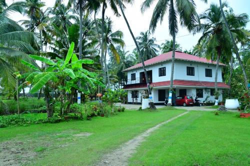 Kumbalam Casa | Royal Beach Abode