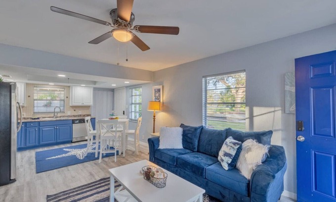 Gulfport Apartamento | Royal Blue Downtown-Gulfport-CooledPool