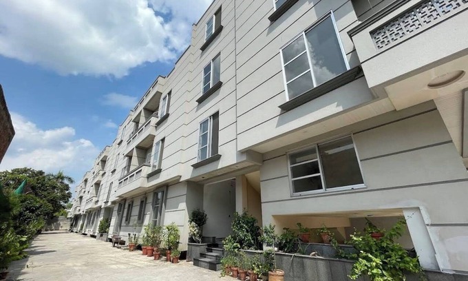 Mall Road Apartamento | Royal BNB Two bedroom apartment in Lahore, downtown, free parking ,wifi with AC