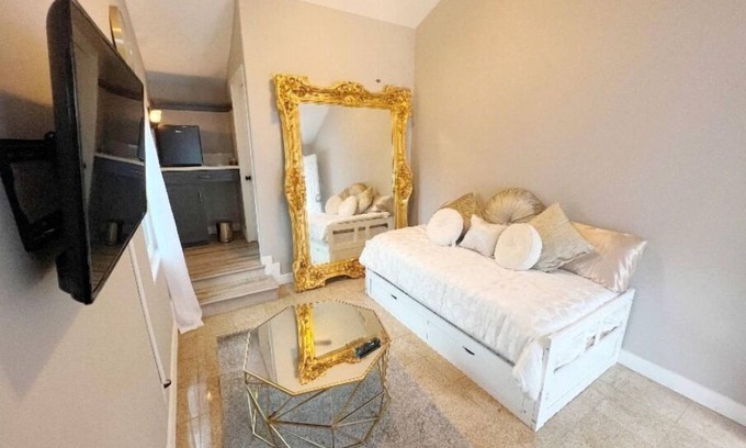 Canoga Park Casa | Royal Comfort
