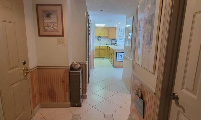 North Ocean City Condominio | Royal Hawaiian 401 - lado del océano de 2 dormitorios con piscina cubierta y al aire libre