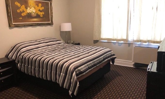 Flin Flon Hotel | Royal Hotel