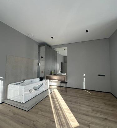 Lviv City Center Apartamento | Royal jacuzzi apartment on Krehivska 10 st