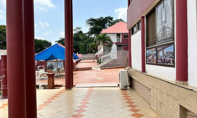 Nungua Hotel | Royal Lee's Hotel