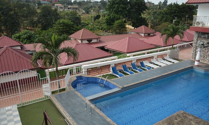 Nungua Hotel | Royal Lee's Hotel