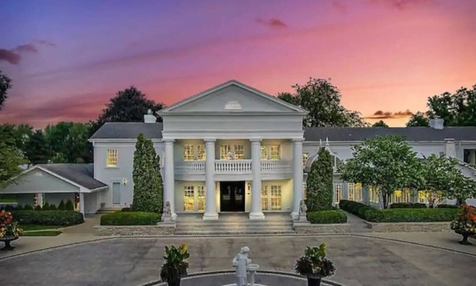 St. Charles Casa | Royal Mansion and gorgeous Venue on the Fox River