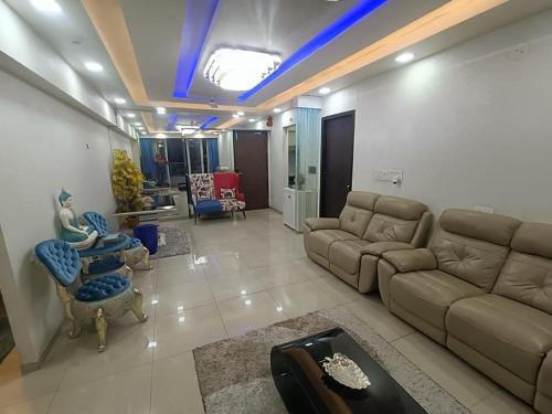 Hadapsar Cama Y Desayuno | Royal Nest 3BHK Suites