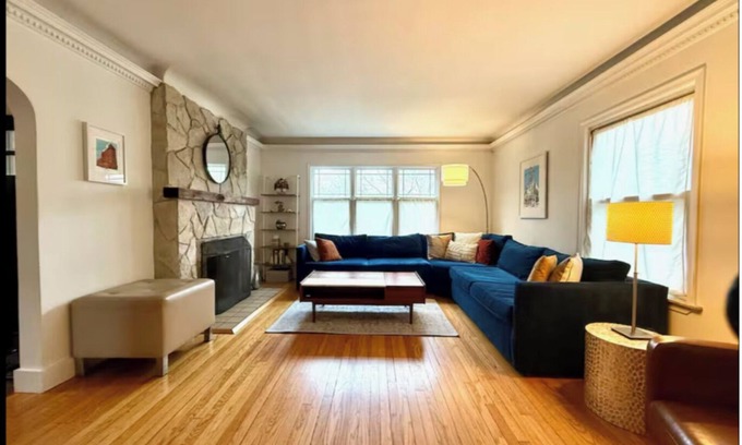 Royal Oak Casa | Royal Oak Health Retreat, King Bed & Crib, Infrared Sauna, Gym, Steam Shower+