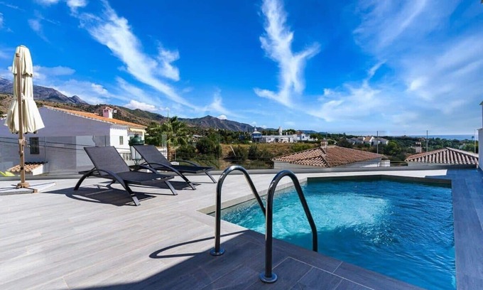 Chimenea Apartamento | Royal Palm Summary: A