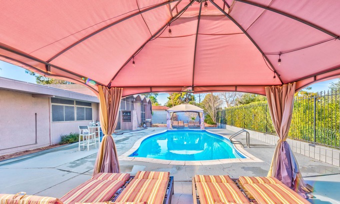 Winchester Casa | Royal Palace -W/pool 5 Min to Strip & Convention