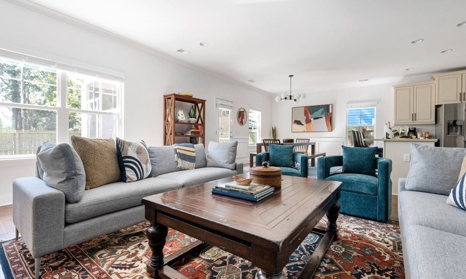 North Charleston Casa | Royal Palm: Luxurious Living