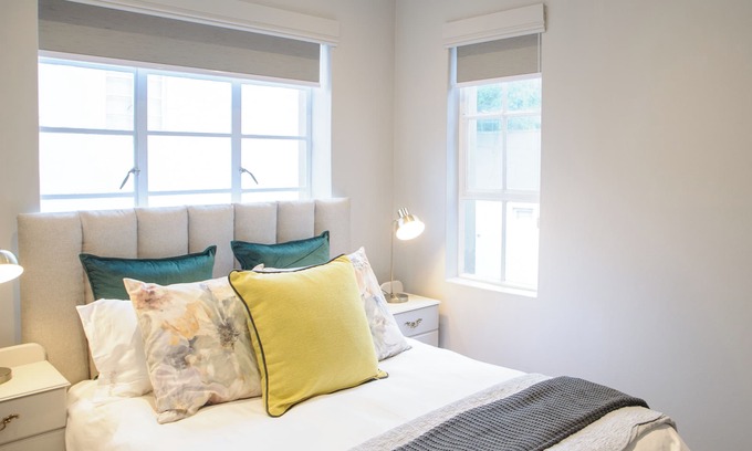 Paarl Apartamento | Royal Pearl, Insta-worthy 1 bedroom Apartment with mountain view