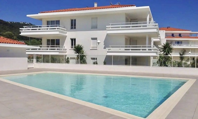 Carqueiranne Apartamento | Royal Rivage Appt T2 - Swimming pool - 200m from the sea