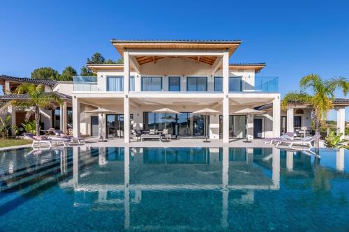 Plaissan Cama Y Desayuno | Royal Tiki Lodges - Maison d'hôtes avec Piscine chauffée Jacuzzi- Chambres ou Villa entière - Villa SCL