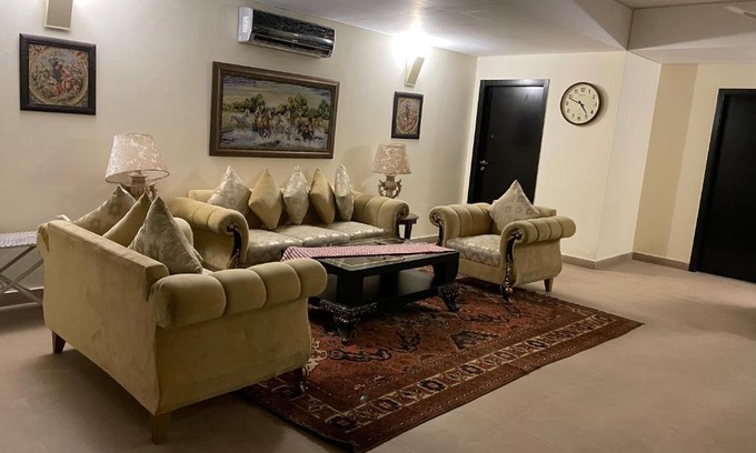 Gulberg Apartamento | Royal Two Bed Room Luxury Apartment Gulberg