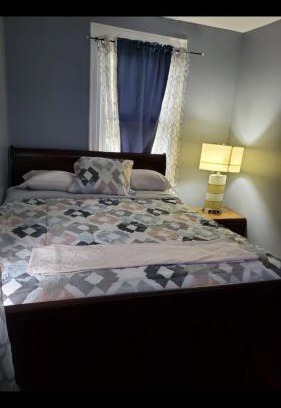 Queens Casa | Royalbluecozy