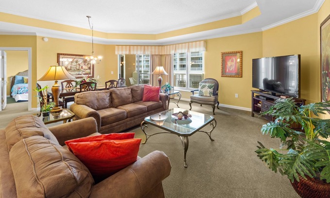 Arcadian Shores Condominio | Royale Palms 704 Elegant Oceanview w/Pool & Beach
