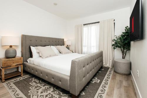 Miracle Mile Apartamento | Ruby 2 BR apt in MiracleMile