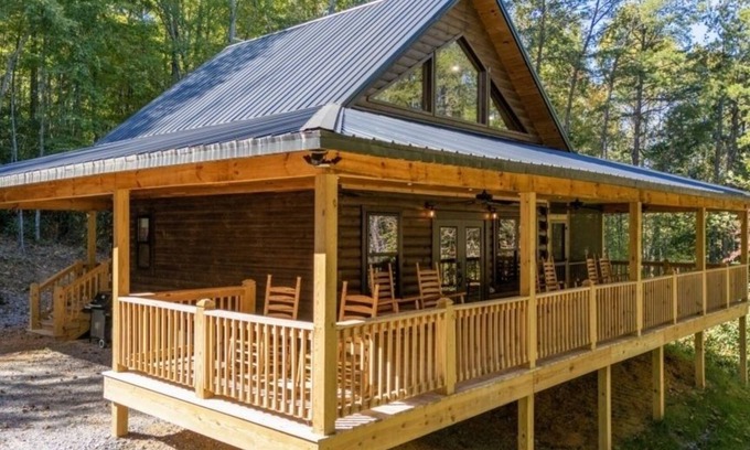 Tellico Plains Casa | Ruby's Retreat - 1 Bedrooms, 1.5 Baths, Sleeps 8 by RedAwning