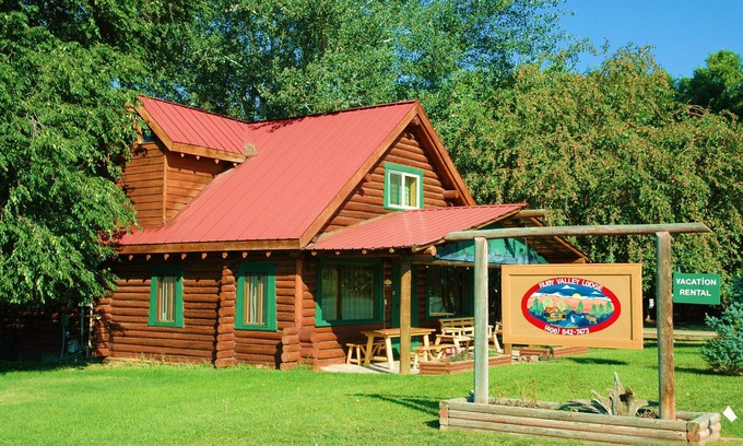 Sheridan Cabina | Ruby Valley Lodge; Log Lodge nestled near Downtown Sheridan Montana