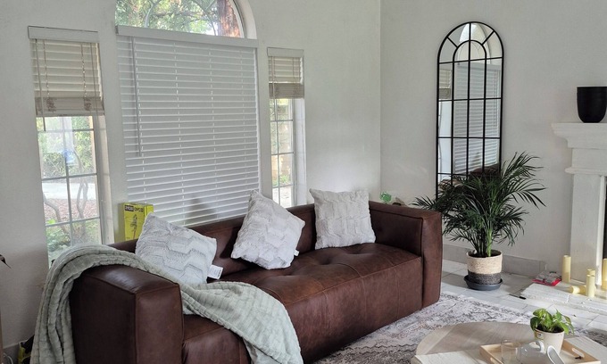 Raisin Casa | Rudraksha-Five Bed Home, NE Fresno,Sleeps 10,Shopping,Dining,Tourist Attractions
