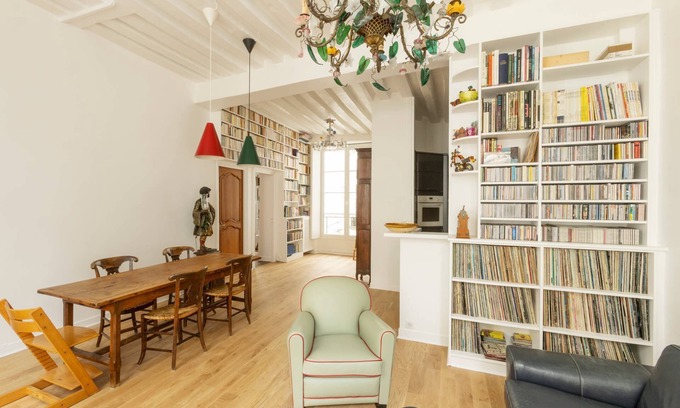 Quartier de la Monnaie Apartamento | Rue Suger by onefinestay
