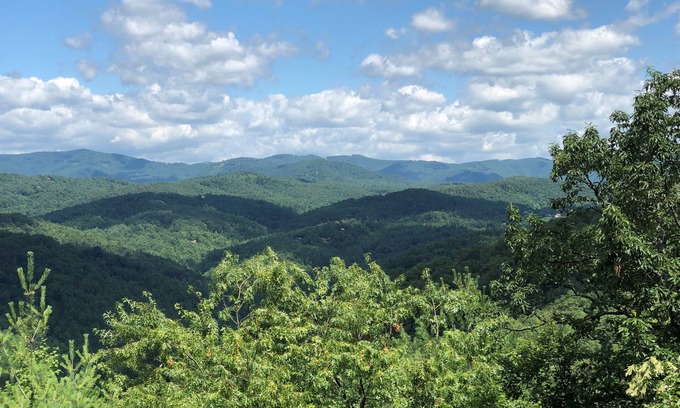 Purlear Cabina | Ruffinit at Buck Mountain-Breathtaking Views, Large Deck w/SIP, Wifi!