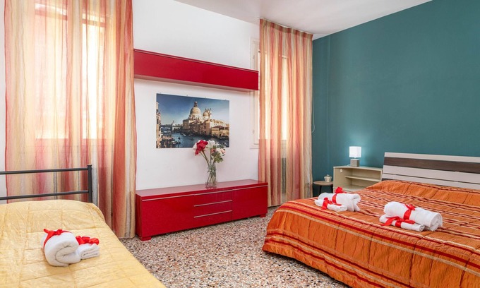 Santa Croce Apartamento | RUGA BELLA ( IN THE HEART OF VENICE)