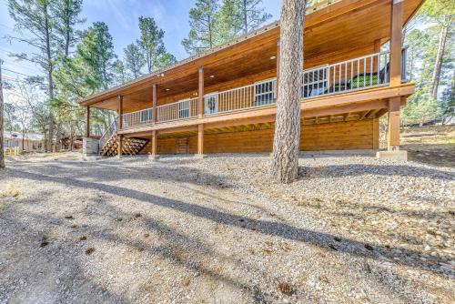 Ruidoso Casa | Ruidoso Cabin with Patio - Walk to Midtown!
