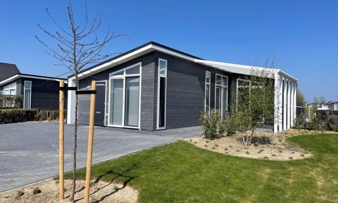 Wemeldinge Casa | Vakantiehuis Ruisweg 12 by Interhome