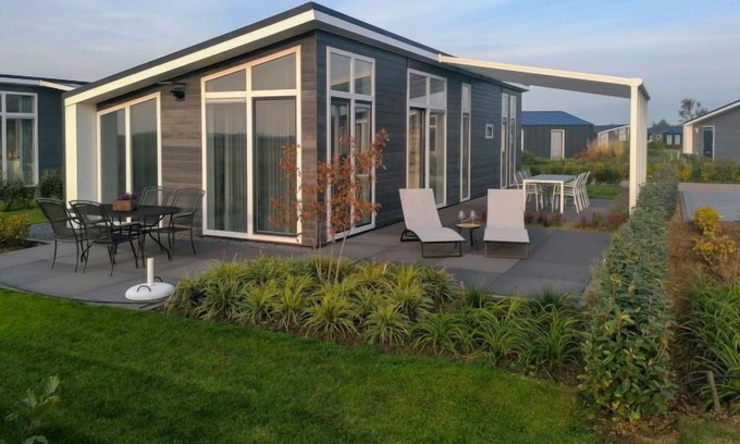 Wemeldinge Casa | Vakantiehuis Ruisweg 45 by Interhome