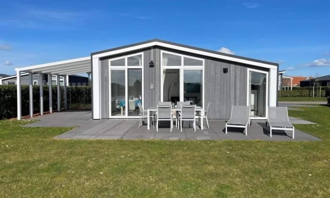 Wemeldinge Casa | Vakantiehuis Ruisweg 56 by Interhome