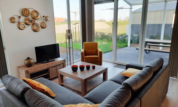 Wemeldinge Casa | Vakantiehuis Ruisweg 83 by Interhome