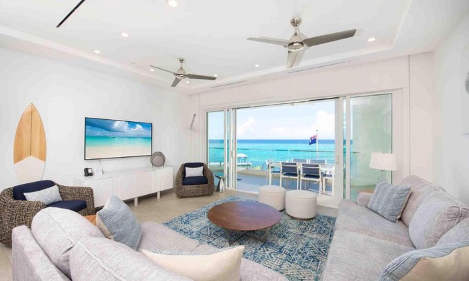 Rum Point Apartamento | Rum Point Resort 303