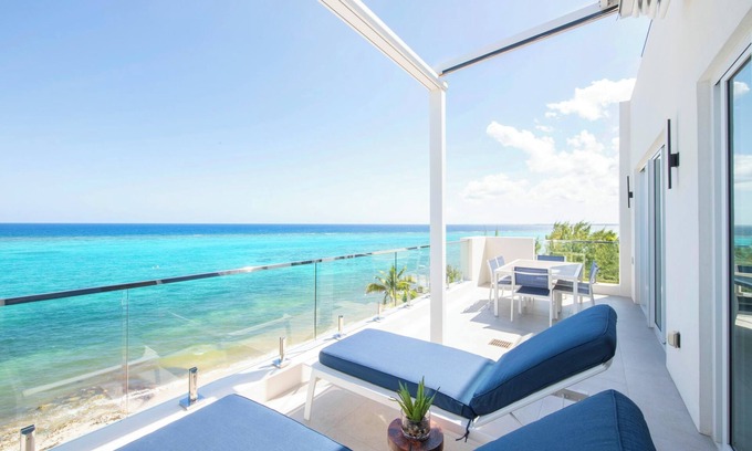 Rum Point Condominio | Rum Point Resort #408 2BR Deluxe