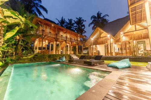 Melayang Cabina | Rumah Guci